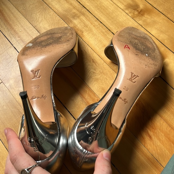 Silver 2000s Louis Vuitton Heels - Picture 5 of 6